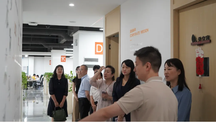 宁夏大学校领导一行莅临我司访企拓岗，共绘发展蓝图